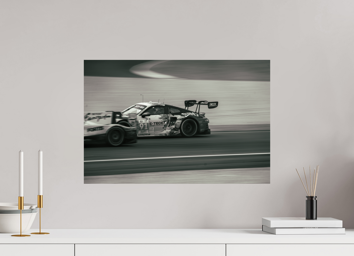 Porsche LMGT3 - Confrontation Intense aux 24h du Mans 2024