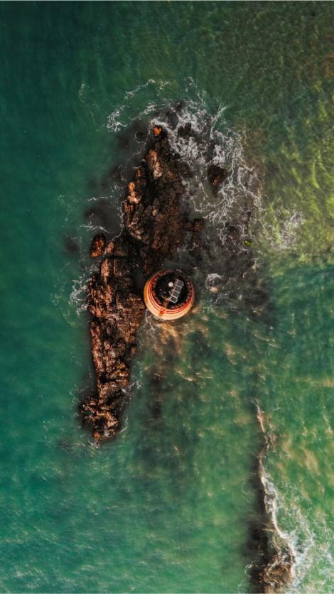 Sentinelle de l’Océan – Phare isolé en mer