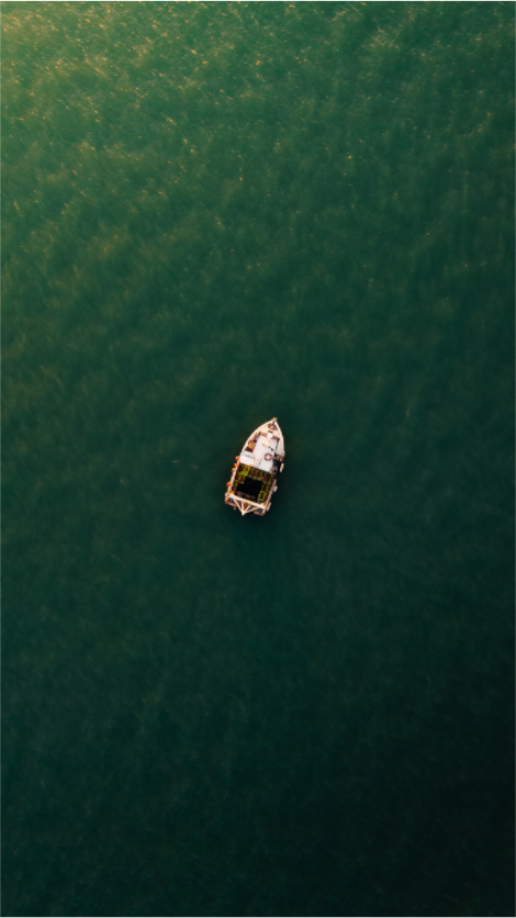 Main image Photographie Murale - Bateau de pêche isolé.