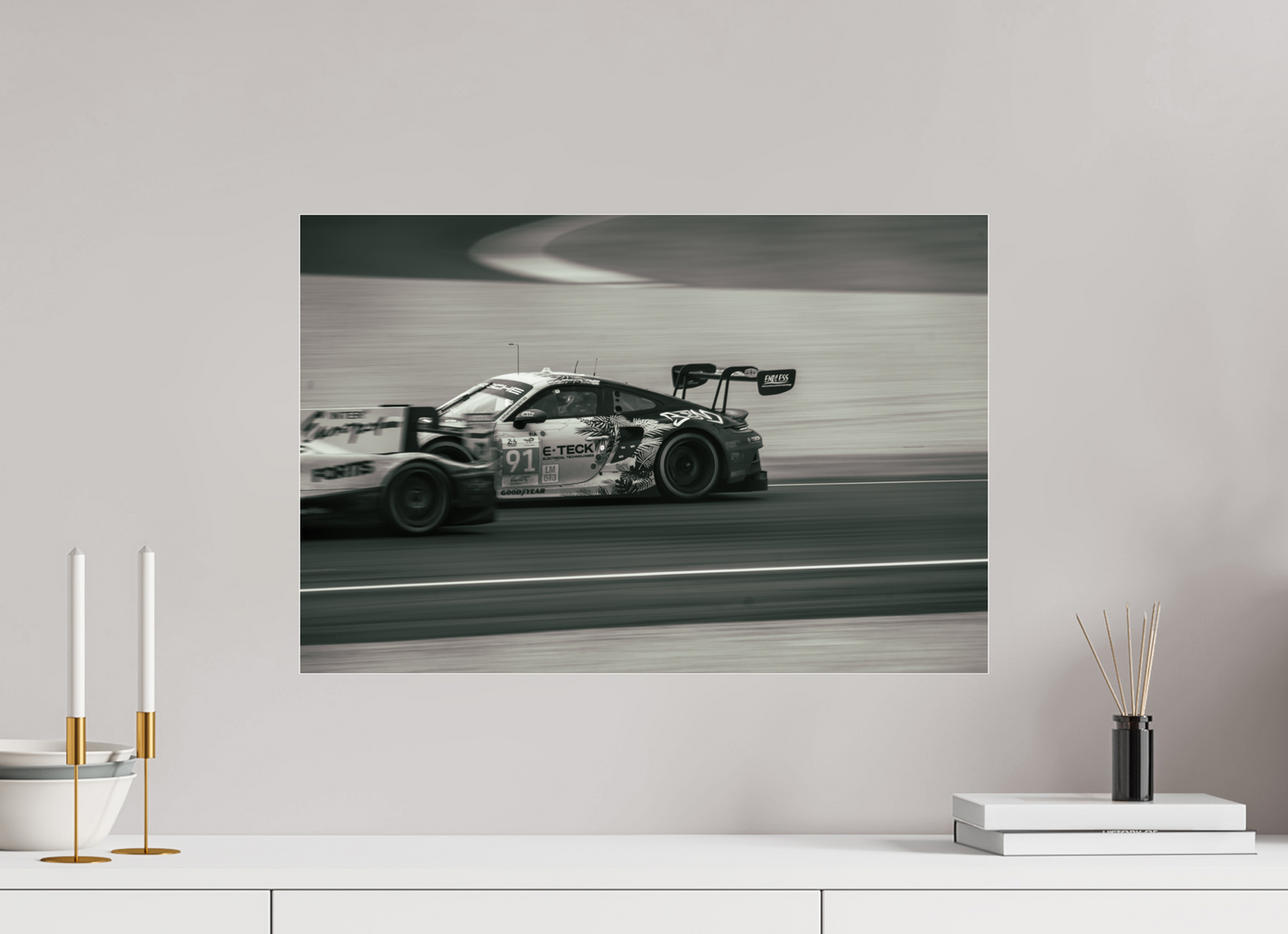 Porsche LMGT3 - Confrontation Intense aux 24h du Mans 2024