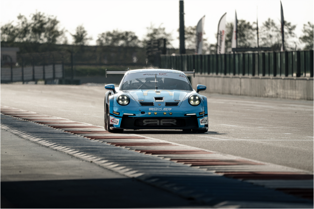 Main image Photographie Murale - Porsche Nevers Magny-Cours