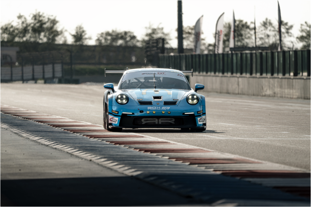 Main image Photographie Murale - Porsche Nevers Magny-Cours